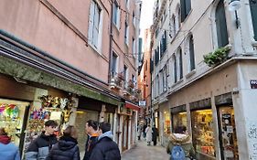 Appartamento Al Centro Di Venezia 6 Posti Letto